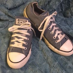 AWESOME BLUE LOW TOP CONVERSE/CHUCKS!